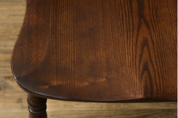 イギリスヴィンテージ　オーク材　ハイバックと透かし彫りが印象的なウィンザーチェア　(R-090802)