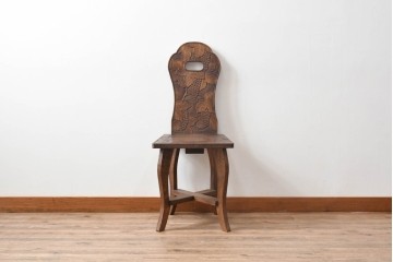 中古　美品　軽井沢彫　葡萄(ブドウ)の立体的な木彫が美しいダイニングチェア　(R-090803)