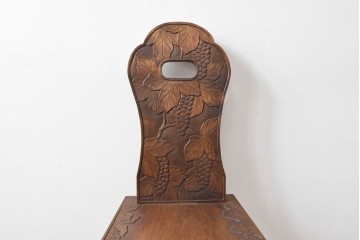 中古　美品　軽井沢彫　葡萄(ブドウ)の立体的な木彫が美しいダイニングチェア　(R-090803)