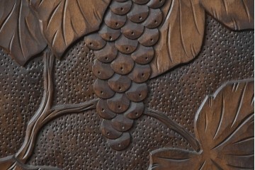 中古　美品　軽井沢彫　葡萄(ブドウ)の立体的な木彫が美しいダイニングチェア　(R-090803)