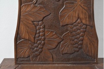 中古　美品　軽井沢彫　葡萄(ブドウ)の立体的な木彫が美しいダイニングチェア　(R-090803)