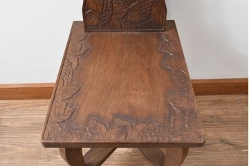 中古　美品　軽井沢彫　葡萄(ブドウ)の立体的な木彫が美しいダイニングチェア　(R-090803)