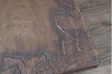 中古　美品　軽井沢彫　葡萄(ブドウ)の立体的な木彫が美しいダイニングチェア　(R-090803)