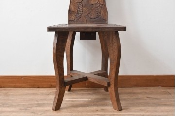 中古　美品　軽井沢彫　葡萄(ブドウ)の立体的な木彫が美しいダイニングチェア　(R-090803)