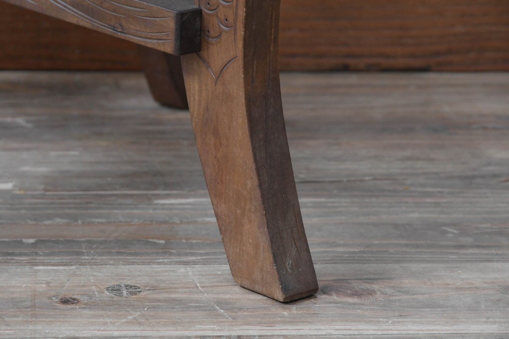 中古　美品　軽井沢彫　葡萄(ブドウ)の立体的な木彫が美しいダイニングチェア　(R-090803)