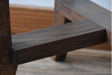 中古　美品　軽井沢彫　葡萄(ブドウ)の立体的な木彫が美しいダイニングチェア　(R-090803)