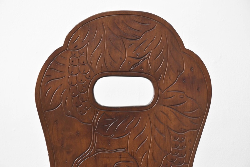 中古　美品　軽井沢彫　葡萄(ブドウ)の立体的な木彫が美しいダイニングチェア　(R-090803)