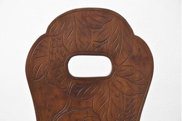 中古　美品　軽井沢彫　葡萄(ブドウ)の立体的な木彫が美しいダイニングチェア　(R-090803)