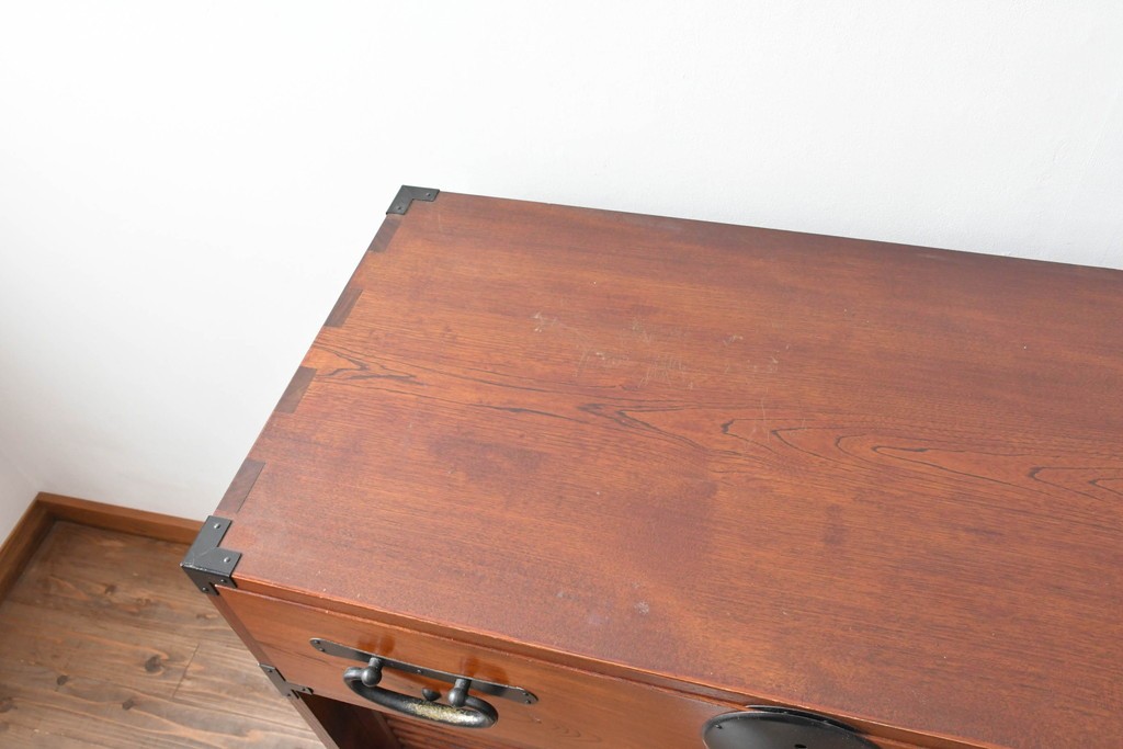 中古　美品　高級品　国産　職人手作り工芸家具　前面(欅材)　内部(桐材)　時代箪笥風チェスト　(R-090805)