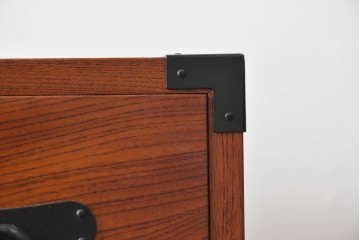 中古　美品　高級品　国産　職人手作り工芸家具　前面(欅材)　内部(桐材)　時代箪笥風チェスト　(R-090805)
