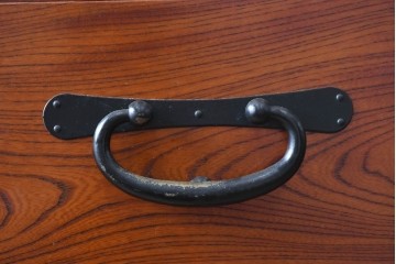 中古　美品　高級品　国産　職人手作り工芸家具　前面(欅材)　内部(桐材)　時代箪笥風チェスト　(R-090805)