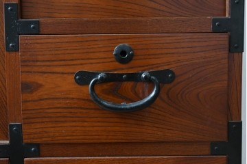 中古　美品　高級品　国産　職人手作り工芸家具　前面(欅材)　内部(桐材)　時代箪笥風チェスト　(R-090805)