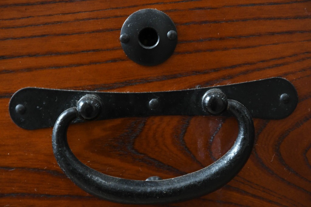 中古　美品　高級品　国産　職人手作り工芸家具　前面(欅材)　内部(桐材)　時代箪笥風チェスト　(R-090805)