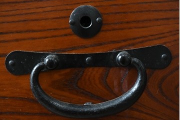 中古　美品　高級品　国産　職人手作り工芸家具　前面(欅材)　内部(桐材)　時代箪笥風チェスト　(R-090805)