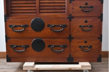 中古　美品　高級品　国産　職人手作り工芸家具　前面(欅材)　内部(桐材)　時代箪笥風チェスト　(R-090805)