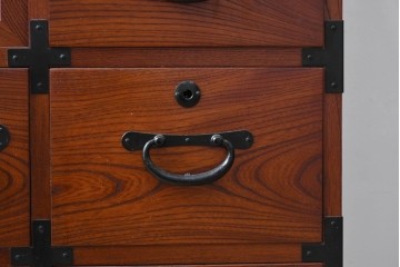 中古　美品　高級品　国産　職人手作り工芸家具　前面(欅材)　内部(桐材)　時代箪笥風チェスト　(R-090805)
