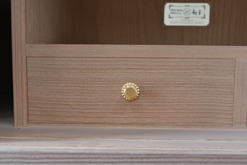 中古　高級品　大阪泉州桐箪笥の名門・初音の総桐箪笥　田中家具製作所　金色金具が映える着物箪笥　定価約250万円　(R-090806)