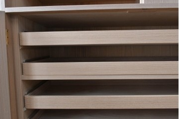 中古　高級品　大阪泉州桐箪笥の名門・初音の総桐箪笥　田中家具製作所　金色金具が映える着物箪笥　定価約250万円　(R-090806)