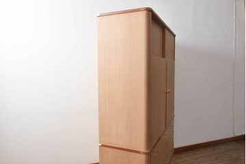 中古　高級品　大阪泉州桐箪笥の名門・初音の総桐箪笥　田中家具製作所　金色金具が映える着物箪笥　定価約250万円　(R-090806)