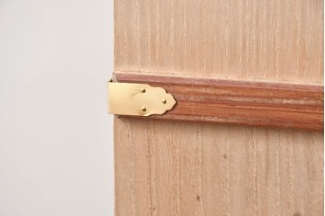 中古　高級品　大阪泉州桐箪笥の名門・初音の総桐箪笥　田中家具製作所　金色金具が映える着物箪笥　定価約250万円　(R-090806)