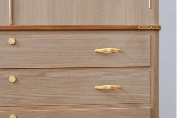 中古　高級品　大阪泉州桐箪笥の名門・初音の総桐箪笥　田中家具製作所　金色金具が映える着物箪笥　定価約250万円　(R-090806)