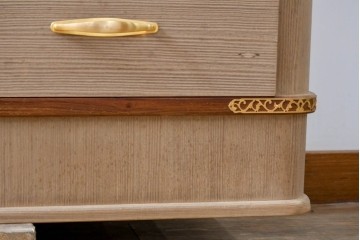中古　高級品　大阪泉州桐箪笥の名門・初音の総桐箪笥　田中家具製作所　金色金具が映える着物箪笥　定価約250万円　(R-090806)