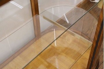 中古　特大　最高級品　曲面ガラス　パーケットが魅力的なオーバルデザインのガラスケース　(R-090807)