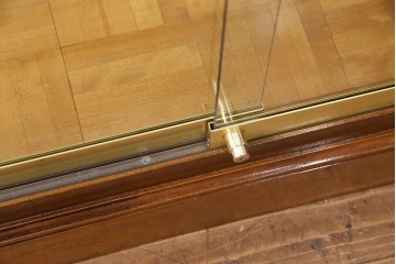 中古　特大　最高級品　曲面ガラス　パーケットが魅力的なオーバルデザインのガラスケース　(R-090807)