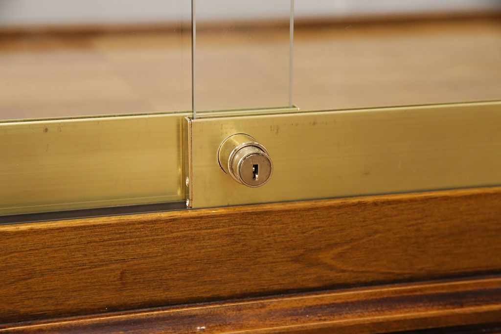 中古　特大　最高級品　曲面ガラス　パーケットが魅力的なオーバルデザインのガラスケース　(R-090807)