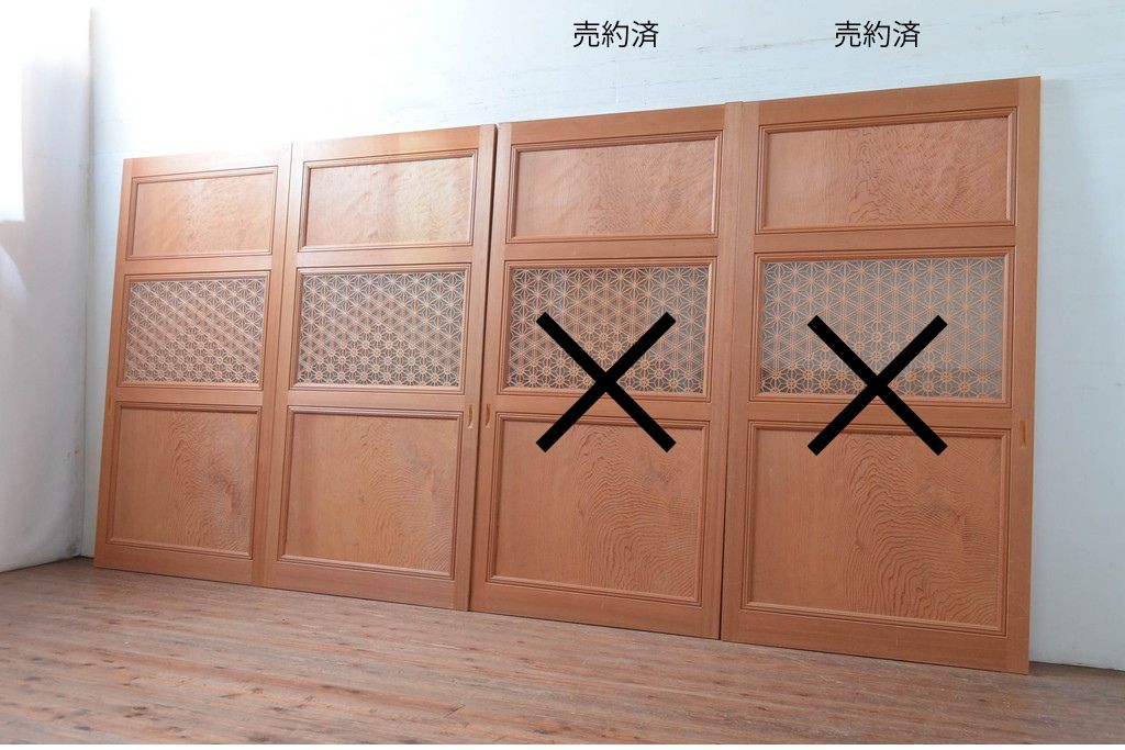 中古建具　和モダンな雰囲気づくりにおすすめの組子入りガラス帯戸2枚セット　(R-090809)