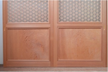 中古建具　和モダンな雰囲気づくりにおすすめの組子入りガラス帯戸2枚セット　(R-090809)