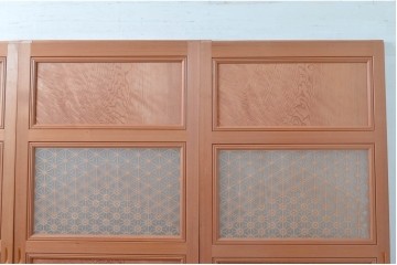 中古建具　和モダンな雰囲気づくりにおすすめの組子入りガラス帯戸2枚セット　(R-090809)