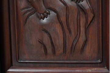 和製ヴィンテージ　昭和中期　紫檀(シタン)材　獅子と牡丹の彫刻が目を引く茶棚　(R-090812)