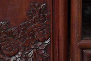 和製ヴィンテージ　昭和中期　紫檀(シタン)材　獅子と牡丹の彫刻が目を引く茶棚　(R-090812)
