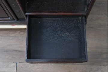 和製ヴィンテージ　昭和中期　紫檀(シタン)材　縁起のよい宝尽くしの彫刻をあしらった茶棚　(R-090814)