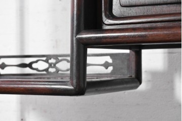 和製ヴィンテージ　昭和中期　紫檀(シタン)材　縁起のよい宝尽くしの彫刻をあしらった茶棚　(R-090814)