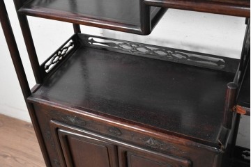 和製ヴィンテージ　昭和中期　紫檀(シタン)材　縁起のよい宝尽くしの彫刻をあしらった茶棚　(R-090814)