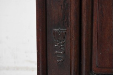 和製ヴィンテージ　昭和中期　紫檀(シタン)材　縁起のよい宝尽くしの彫刻をあしらった茶棚　(R-090814)