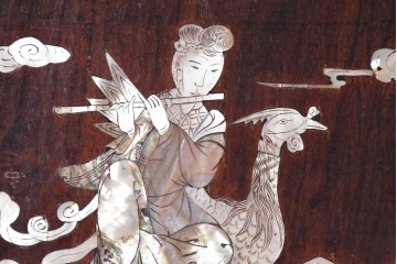 和製アンティーク　昭和初期から昭和中期　紫檀(シタン)材　龍や人物を緻密な螺鈿で描いた華やかな衝立　(R-090815)