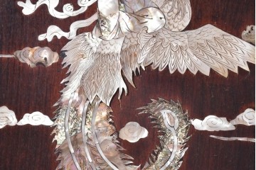 和製アンティーク　昭和初期から昭和中期　紫檀(シタン)材　龍や人物を緻密な螺鈿で描いた華やかな衝立　(R-090815)