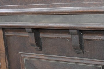 中古　オーダー特注品　ナラ材　彫刻を随所にあしらった重厚な佇まいのL字型カウンター　(R-090817)