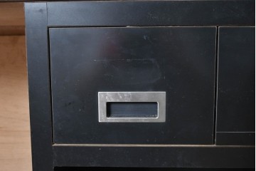 中古　オーダー特注品　ナラ材　彫刻を随所にあしらった重厚な佇まいのL字型カウンター　(R-090817)