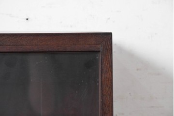 和製ヴィンテージ　昭和後期　欅(ケヤキ)材　奥行約33cm　3杯の引き出し付き薄型ガラス戸棚　(R-090821)