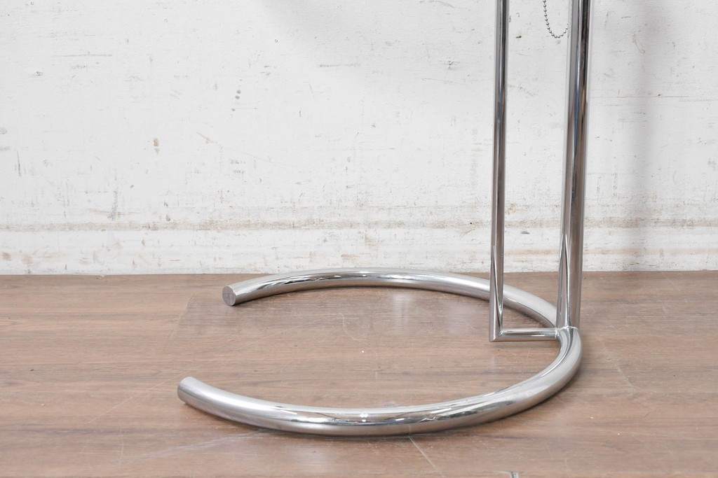 中古　Cassina ixc.(カッシーナイクスシー)取り扱い　ClassiCon(クラシコン)　Eileen Gray(アイリーン・グレイ)　ADJUSTABLE TABLE(アジャスタブルテーブル)　E1027　サイドテーブル　定価約24万円　(R-090823)