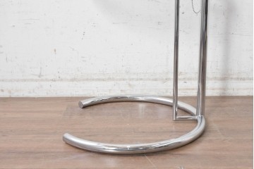 中古　Cassina ixc.(カッシーナイクスシー)取り扱い　ClassiCon(クラシコン)　Eileen Gray(アイリーン・グレイ)　ADJUSTABLE TABLE(アジャスタブルテーブル)　E1027　サイドテーブル　定価約24万円　(R-090823)