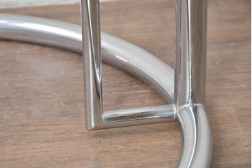 中古　Cassina ixc.(カッシーナイクスシー)取り扱い　ClassiCon(クラシコン)　Eileen Gray(アイリーン・グレイ)　ADJUSTABLE TABLE(アジャスタブルテーブル)　E1027　サイドテーブル　定価約24万円　(R-090823)