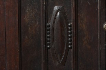 和製アンティーク　大正から昭和初期　大正ロマン　クラシカルな扉意匠を備えた両袖デスク　(R-090825)