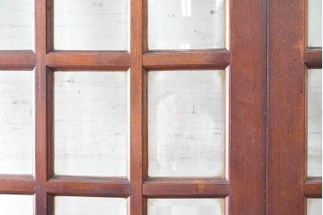 ヴィンテージ建具　昭和後期　装飾的な取っ手がクラシカルな両開きドア2枚(1対)セット　(R-090828)
