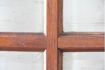 ヴィンテージ建具　昭和後期　装飾的な取っ手がクラシカルな両開きドア2枚(1対)セット　(R-090828)