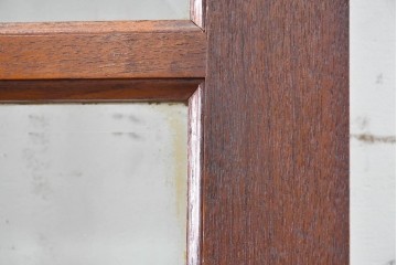 ヴィンテージ建具　昭和後期　装飾的な取っ手がクラシカルな両開きドア2枚(1対)セット　(R-090828)